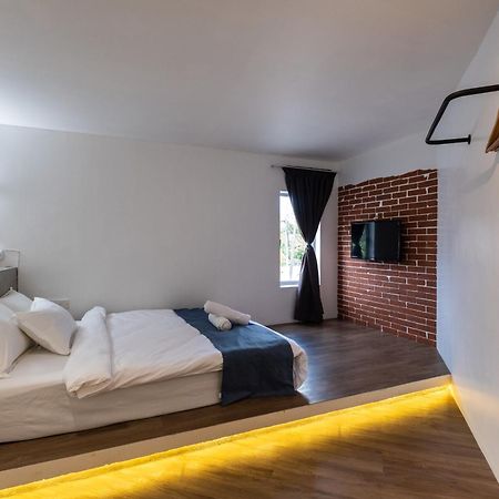ホテル Boutique Hidden Loft ブキッ・ムルタジャム エクステリア 写真